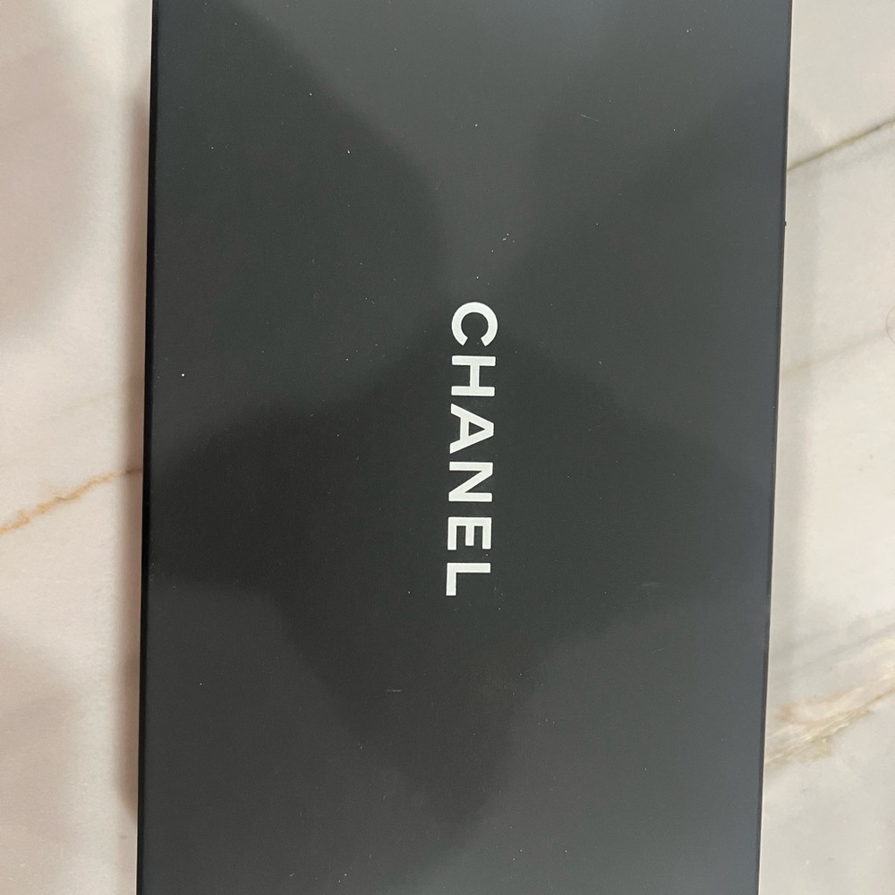 CHANEL Black Caviar Quilted Wallet - Picture 5 of 6